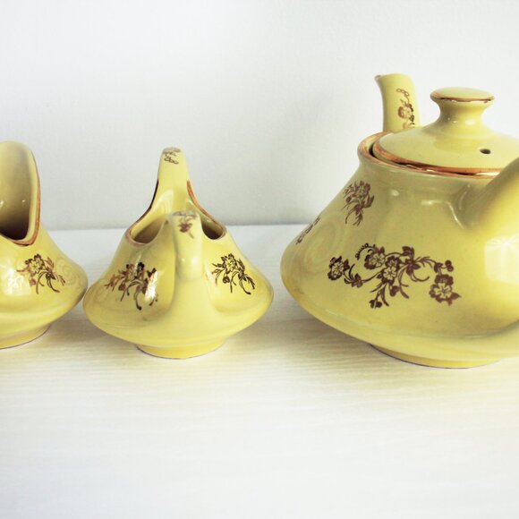 Aladdin Teapot, Pale Yellow and Gold Tea Set, Sugar Bowl and Creamer - Picture 13 of 13